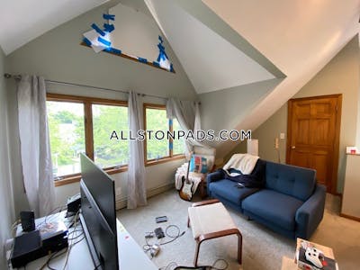 Lower Allston Cozy 2 Bed 1 Bath available 9/1 on North Harvard St. in Allston Boston - $2,600